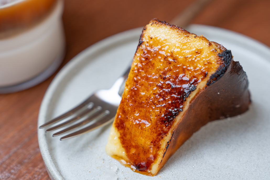 バスクチーズケーキのお店「sammo（サモ）」　ブリュレ画像