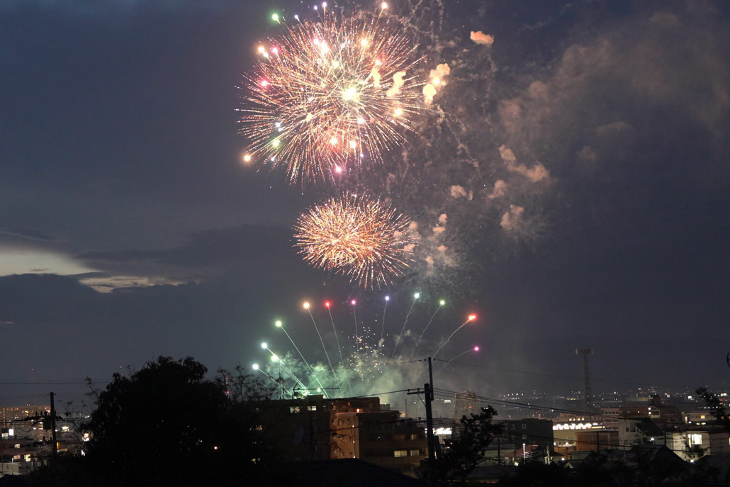 「大久保駐屯地 夏まつり」の花火の画像