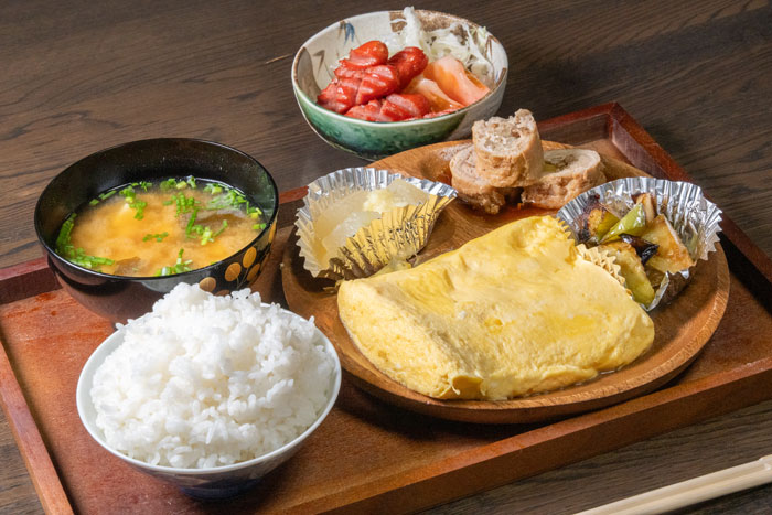 「自然の中の民家食堂 菜園」のだし巻き定食の画像１