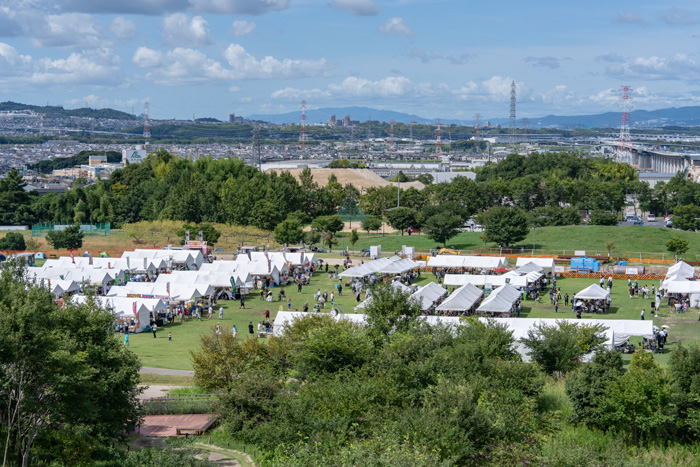 宇治茶・山城ごちそうフェスタ＆やましろ茶会を展望台から眺めた画像