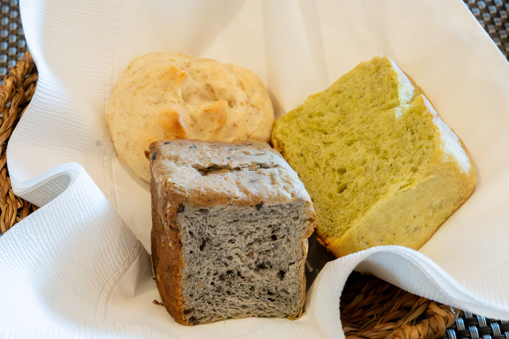 「ビストロヴァンキャトル」　ランチのパン画像