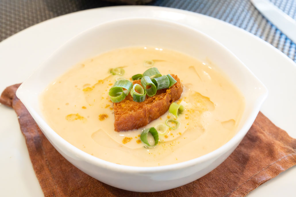 「ビストロヴァンキャトル」　ランチの本日のスープ画像