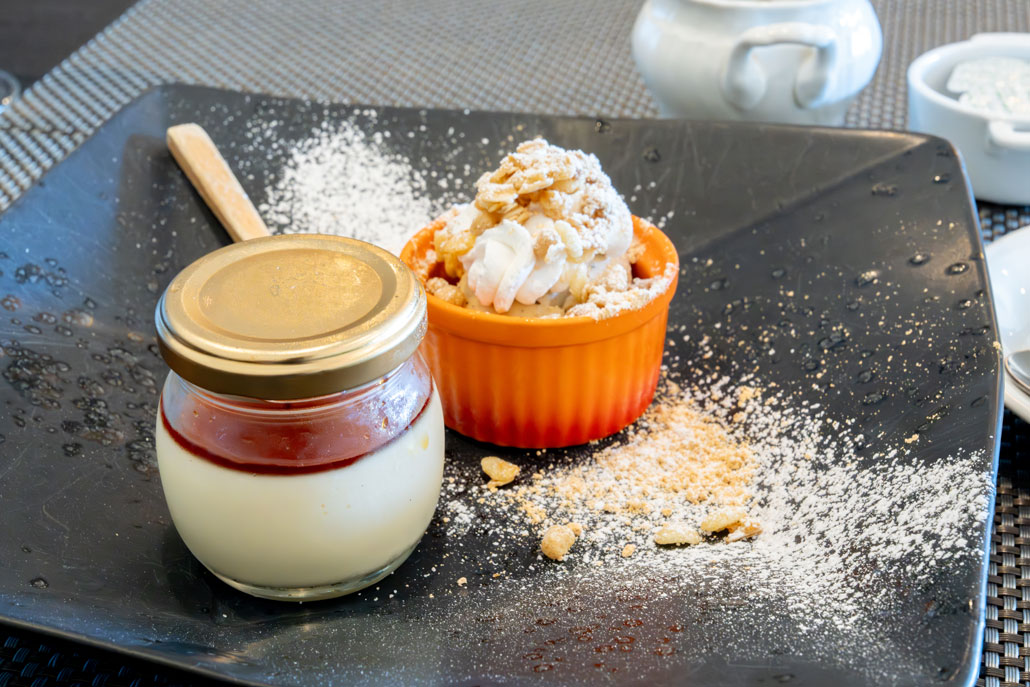 「ビストロヴァンキャトル」　ランチのデザート画像