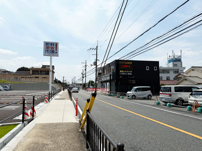 ７号線に開業予定の「新鮮激安市場！」前の画像