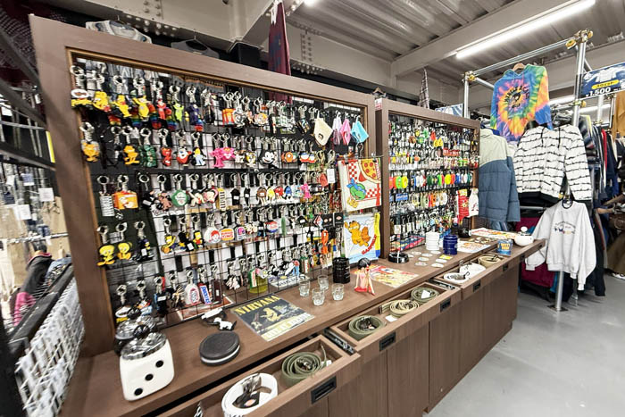 「3peace京都古着卸売倉庫」の店内画像６