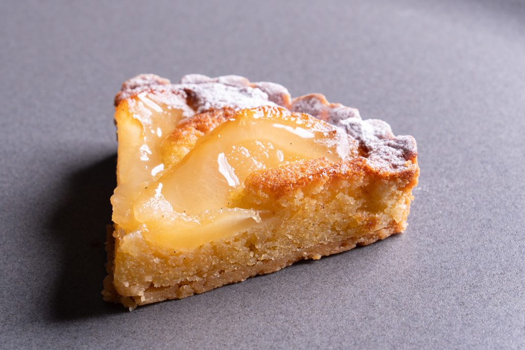 焼き菓子などのお店「MATERIAL165」　洋なしのタルトの画像