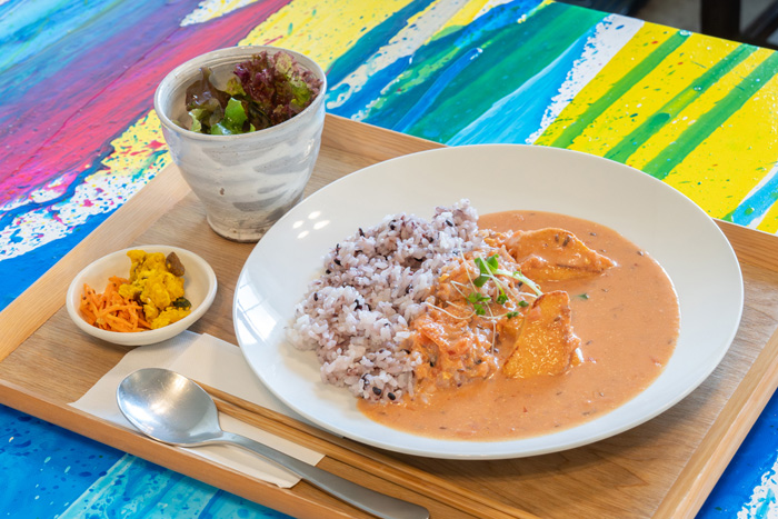 「木津川アートピンクカレー」の画像