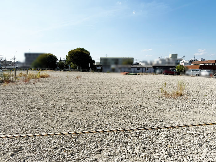 「レインボー小倉」の跡地(京都府宇治市小倉町神楽田23番4、25番)に駐車場の画像