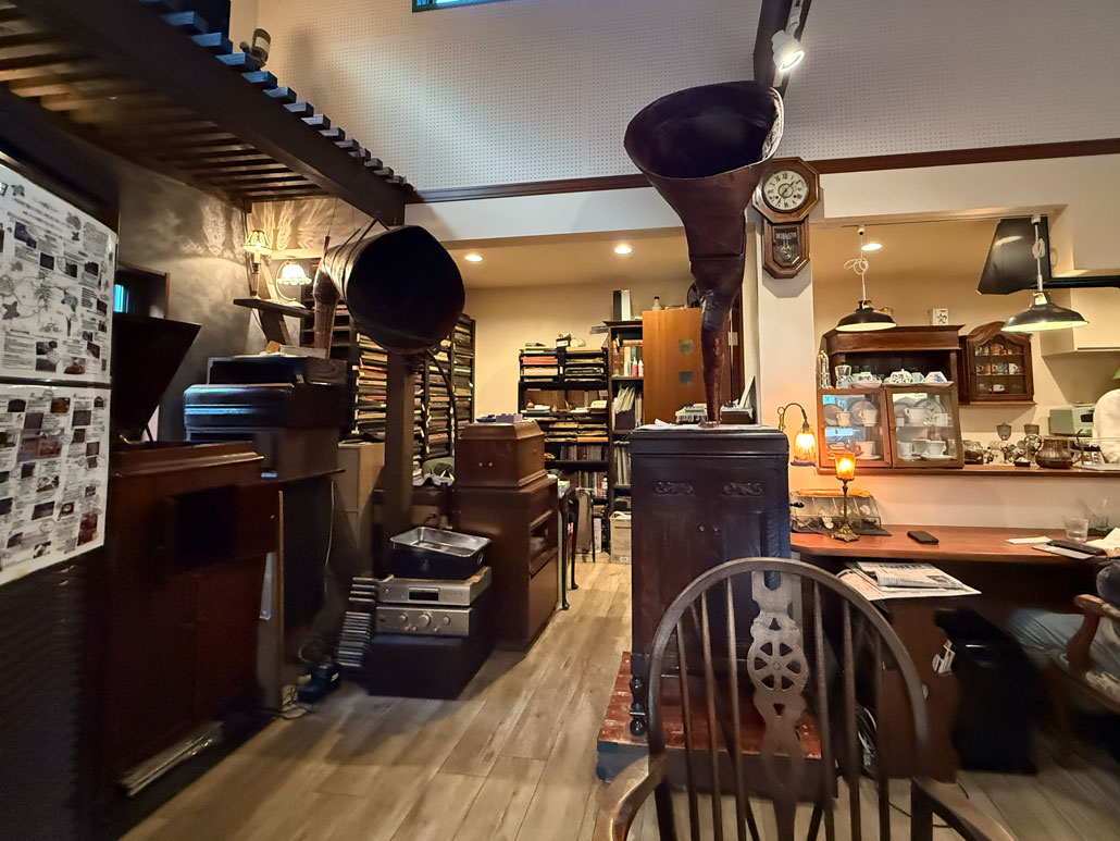 「Cafe瑠璃」　店内画像１