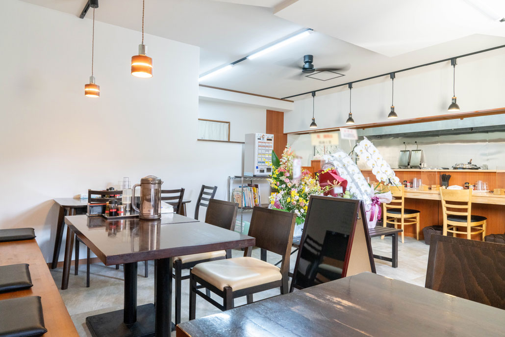 「えがおや定食 ももの木」　店内画像１