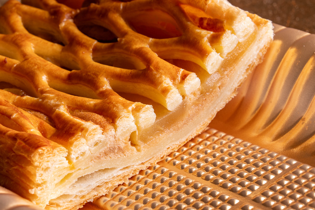 「おいしいもの総選挙2025」スイーツ部門で、「スーパーマーケットバロー」の「北欧アップルパイ」の断面画像