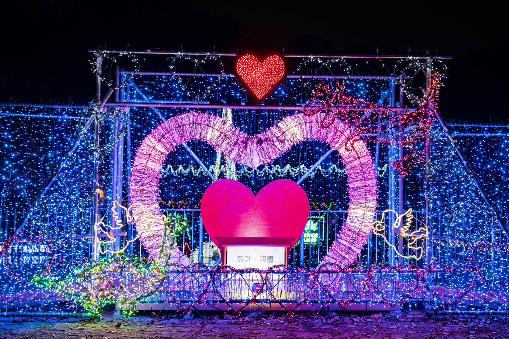 「光のページェント TWINKLE JOYO 2025」のハートのフォトスポットの画像