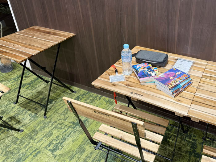 平和書店アルプラザ城陽　漫画ラウンジを利用している画像