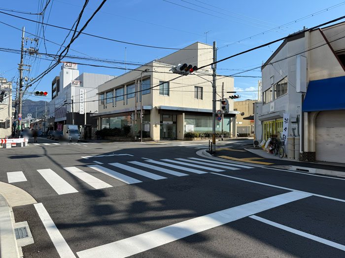 「担々麺三国志 六地蔵店」の場所画像