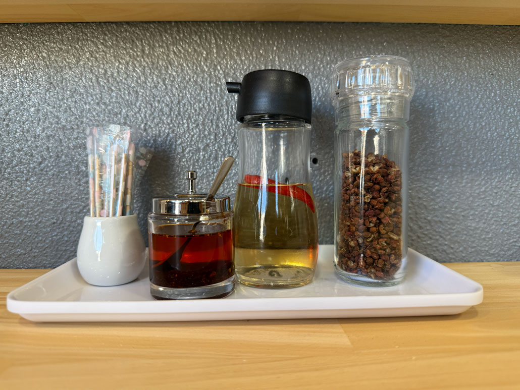 「担々麺三国志 六地蔵店」　味変画像