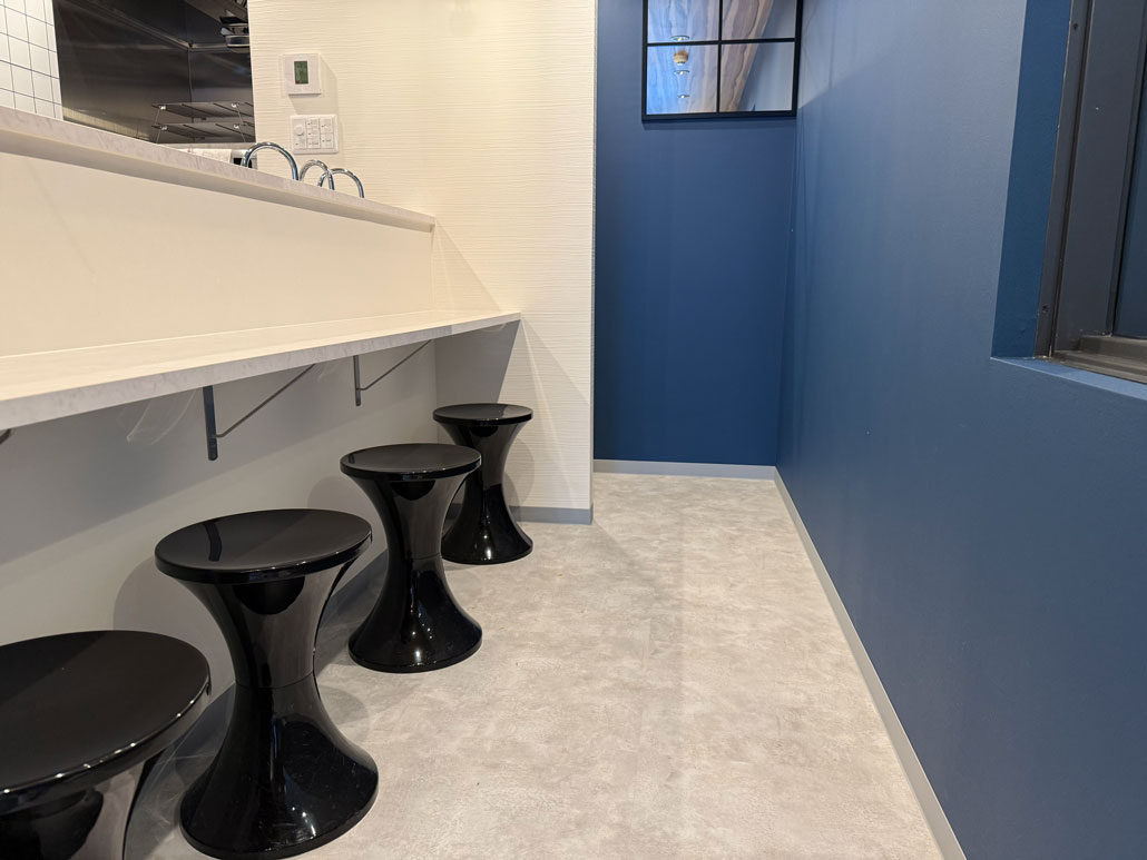 「MrSIS（ミスターシス）―珈琲とフォカッチャと―」　　店内画像