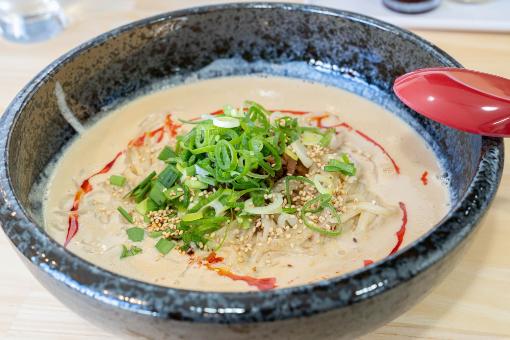 「担々麺三国志 六地蔵店」のクリーミー担々麺の画像１