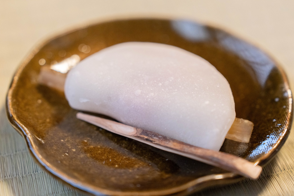 宇治市営茶室「対鳳庵」茶室開きの和菓子の画像