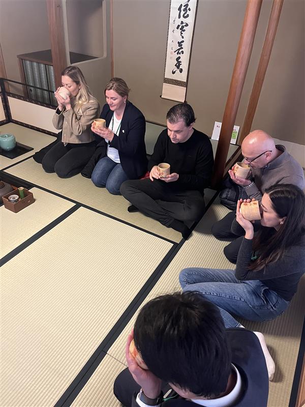 西バルカン諸国の観光専門家１２名、京都府宇治市で持続可能な観光開発まなぶ　in茶室画像
