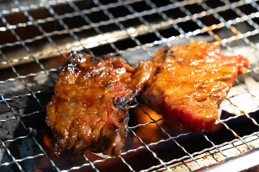 ひふみ焼肉定食　焼いている画像２
