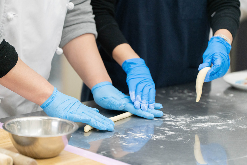 あしたのぱん 成形している画像