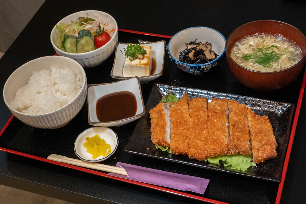 「ランチと呑処 casal」　トンカツ定食の画像