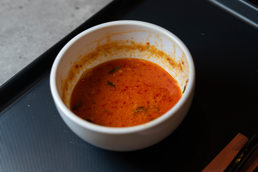 つけ麺 詠（うた）　海老辛つけ麺のスープ画像２