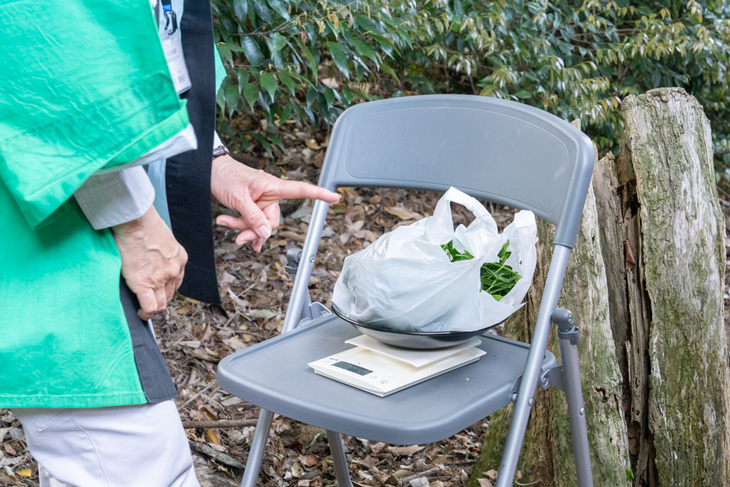 令和8年5月2日、「宇治新茶 八十八夜茶摘みの集い」　　茶積みのはかり画像