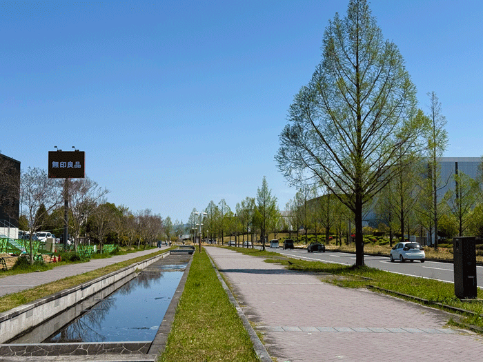 看板ができた「無印良品 精華台」前の画像