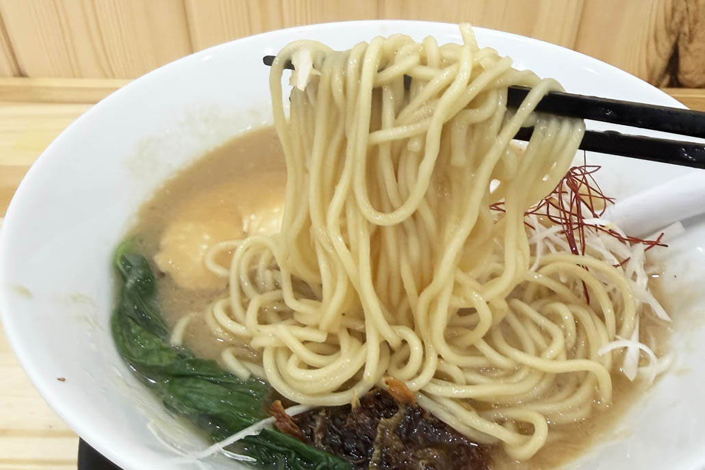「鶏と玉ねぎラーメン KoCuu」　ラーメン画像