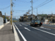 市道２３８９号線の右折レーンの画像