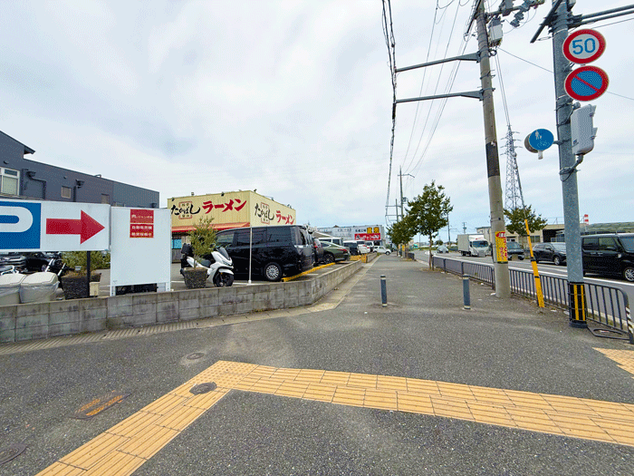 「肉のジャンボ市 横大路店」前の画像
