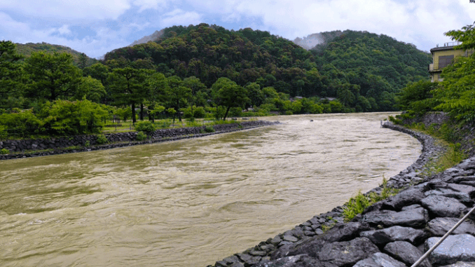 宇治川が増水している画像２