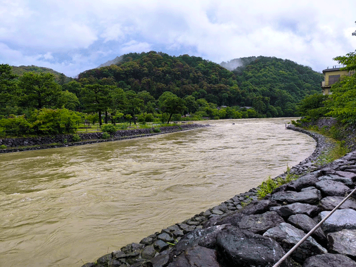 宇治川が増水している画像２