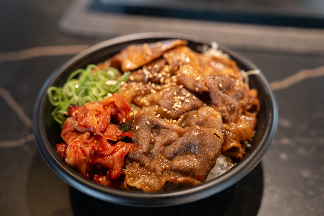 「GRILL BUS Hi.KYOTO」　焼肉丼の画像１