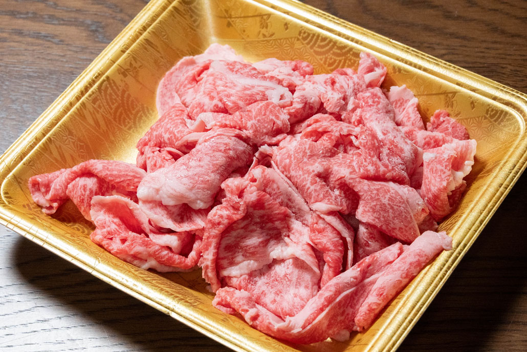 「肉の河内屋 木津川店」松阪牛の切り落としを食べる画像