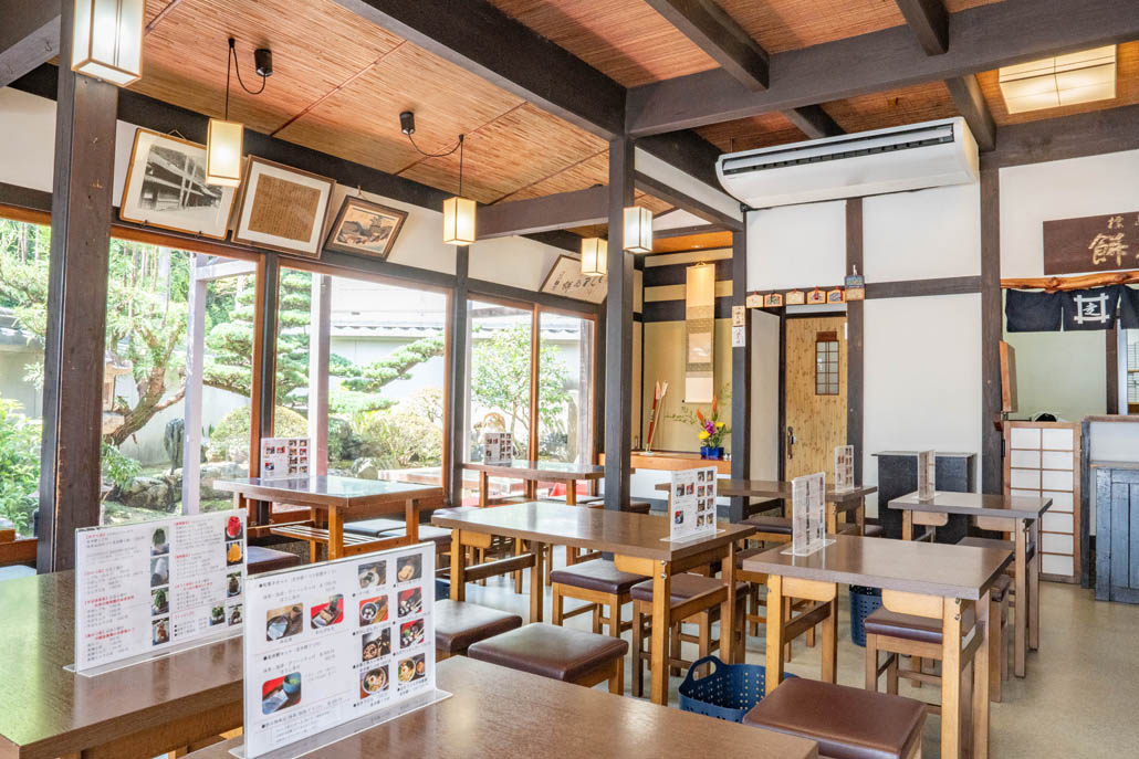 「やわた走井餅老舗」　店内画像