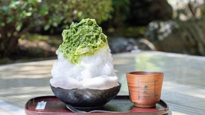 「やわた走井餅老舗」で、ひんやり美味しいかき氷「走井餅しぐれ」の画像