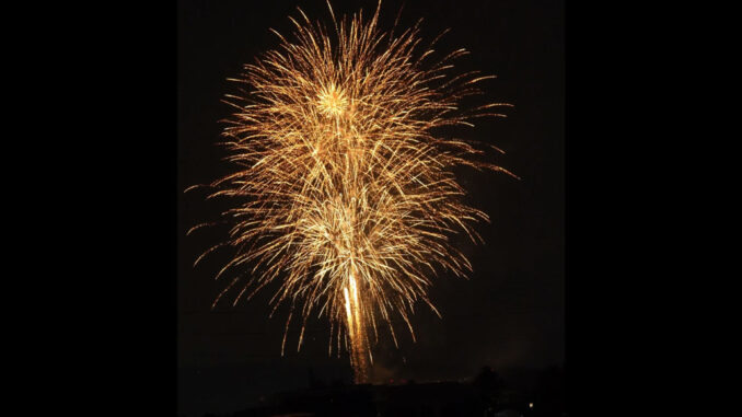 「宇治駐屯地納涼夏祭り」で花火画像