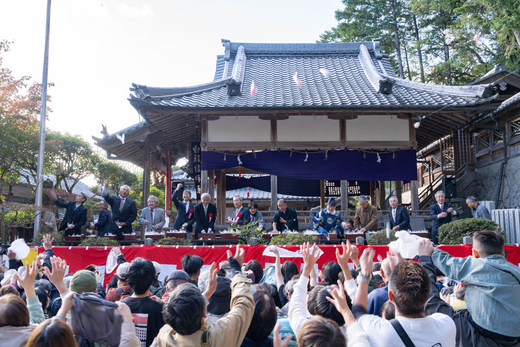 田山花踊り　餅まきの画像