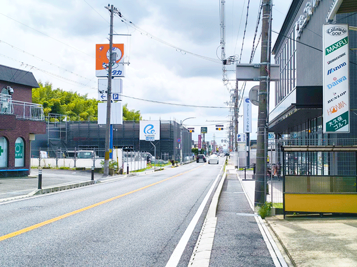 「イズミヤ 大久保店」駐車場 跡地にオープン予定のドラッグユタカ前の画像