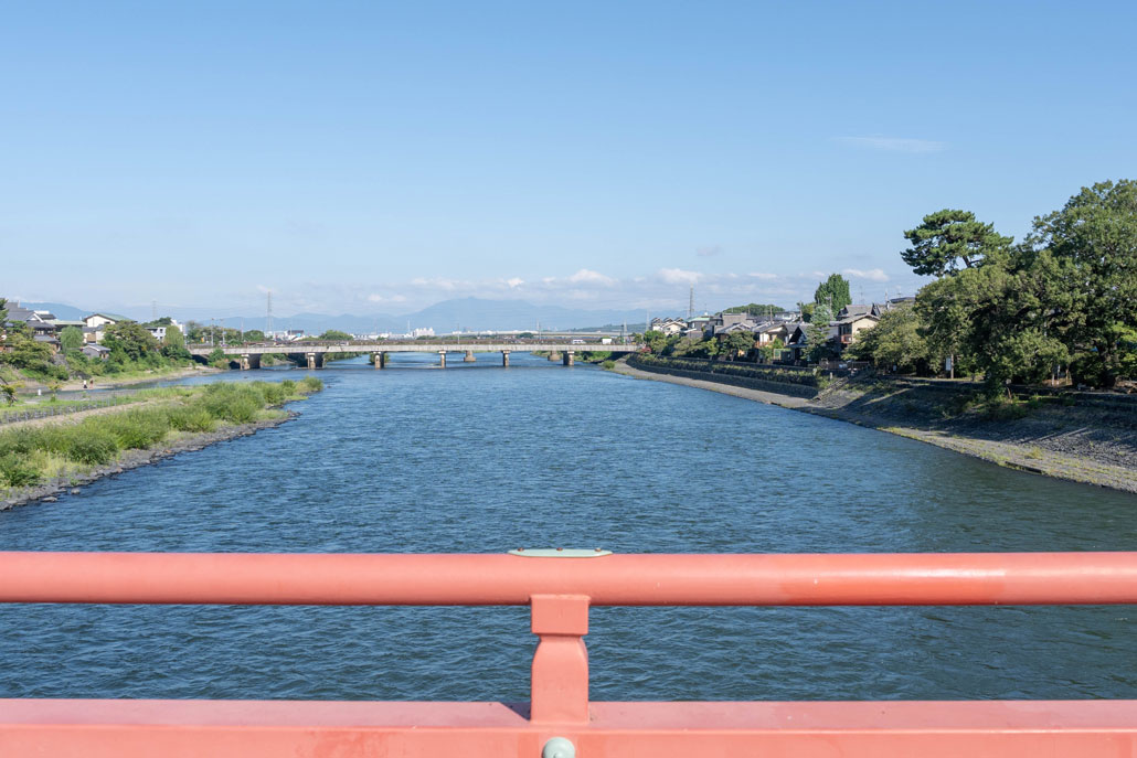 朝霧橋から宇治橋方面の景色の画像