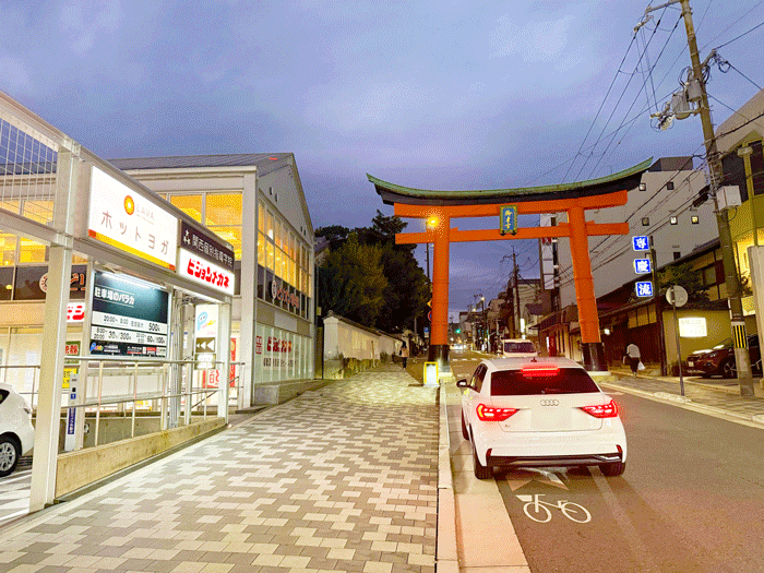 「ビリオン珈琲 伏見桃山店」建物前の画像